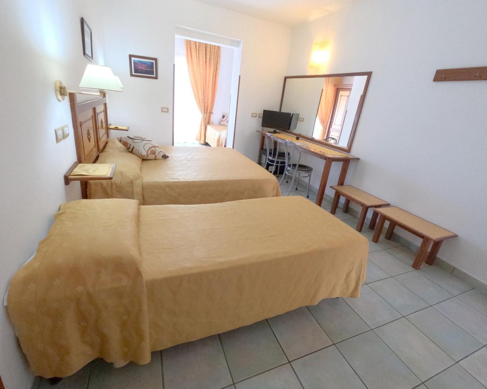 Hotel La Playa كالا غونوني المظهر الخارجي الصورة