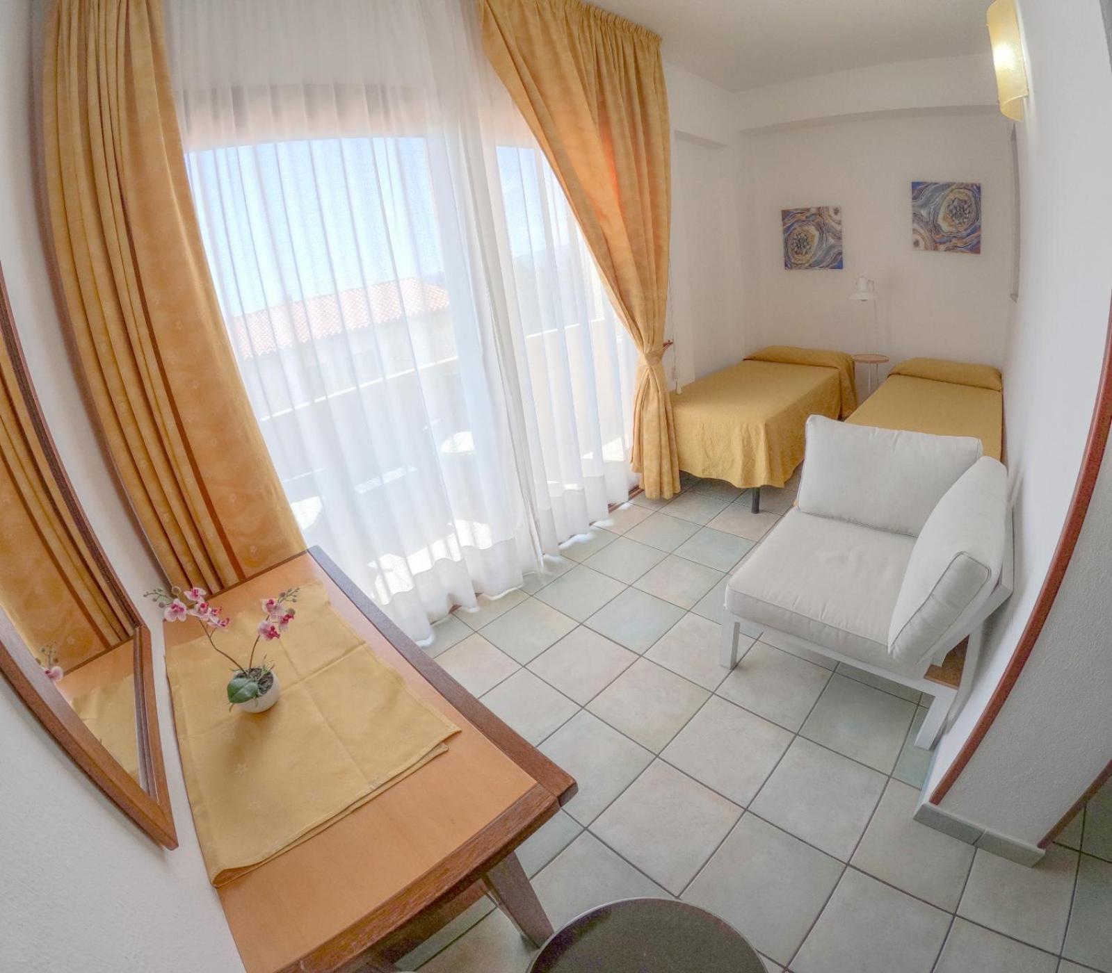 Hotel La Playa كالا غونوني المظهر الخارجي الصورة