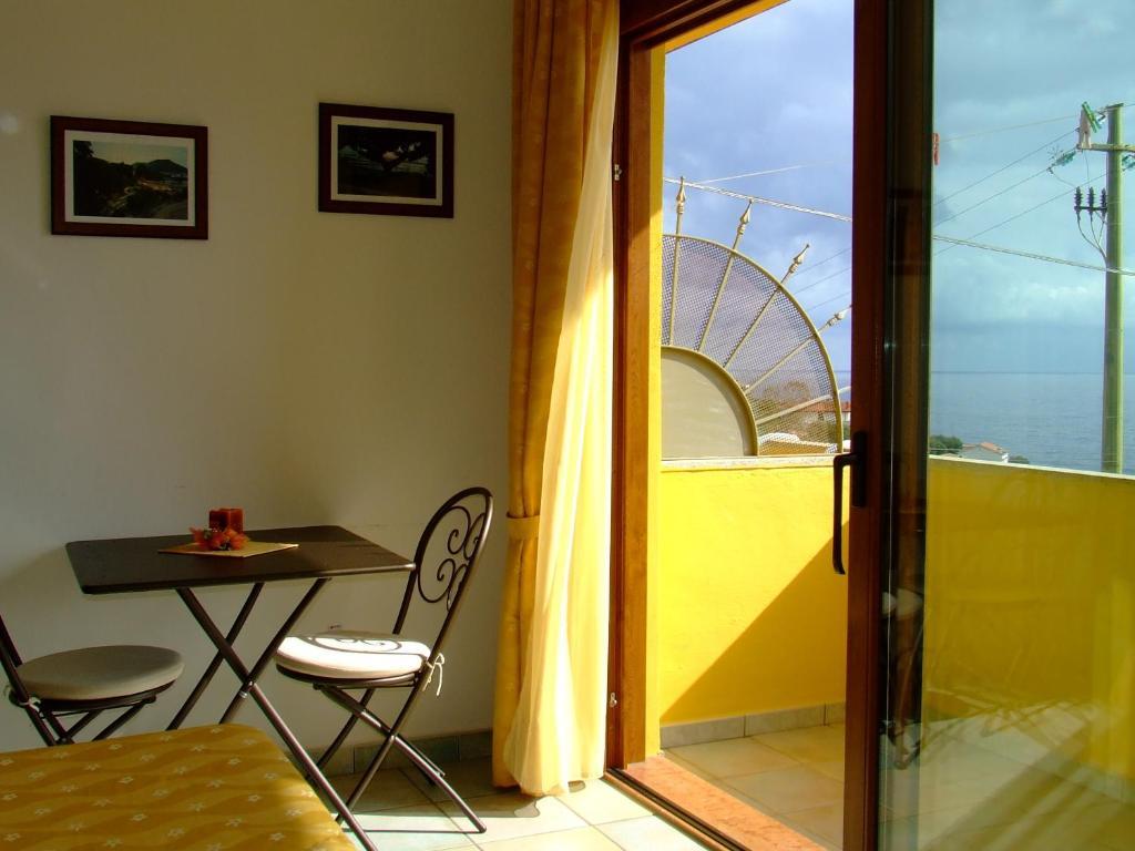 Hotel La Playa كالا غونوني الغرفة الصورة